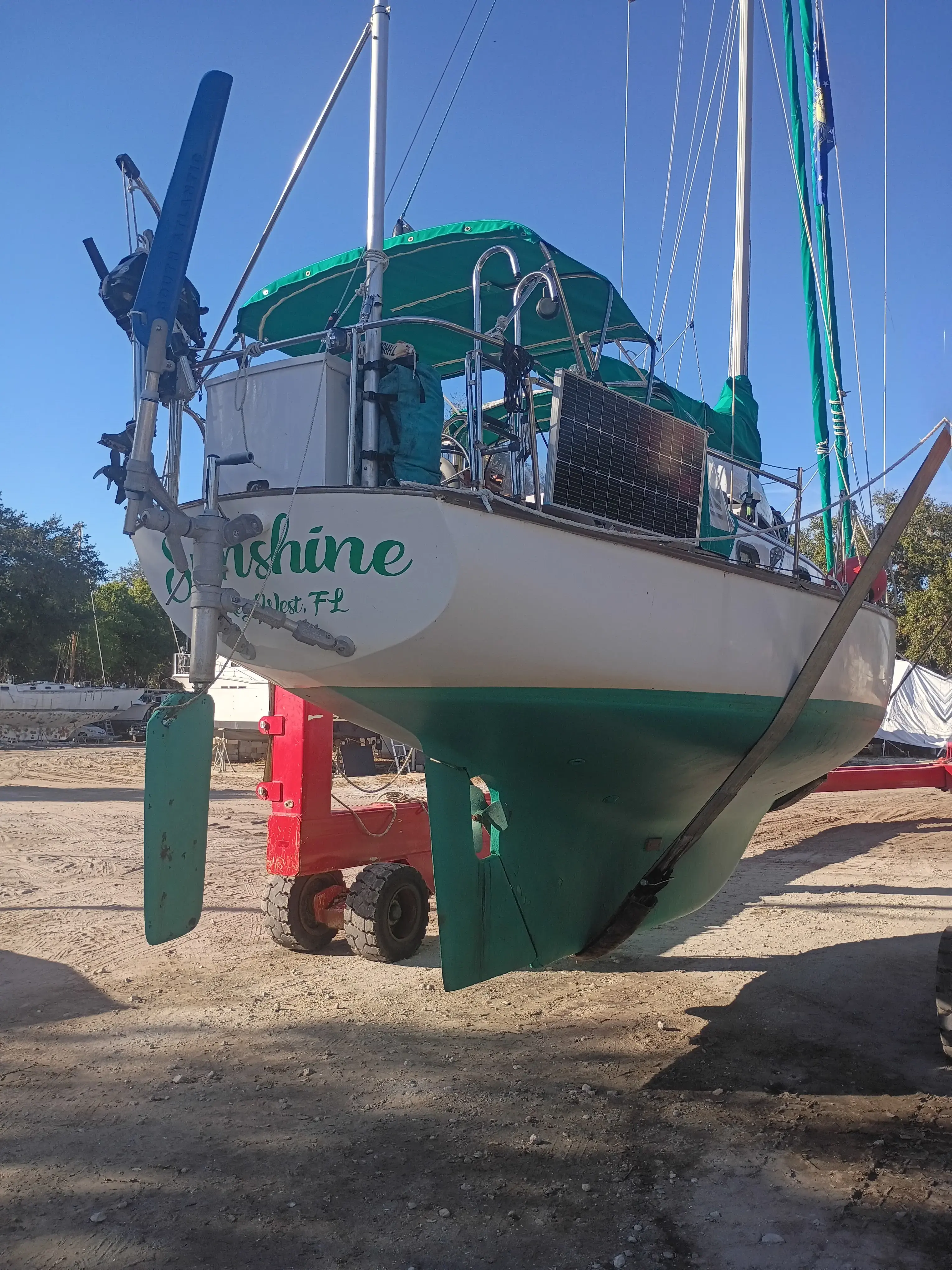 Sailboat stern showing water flow and rudder placement