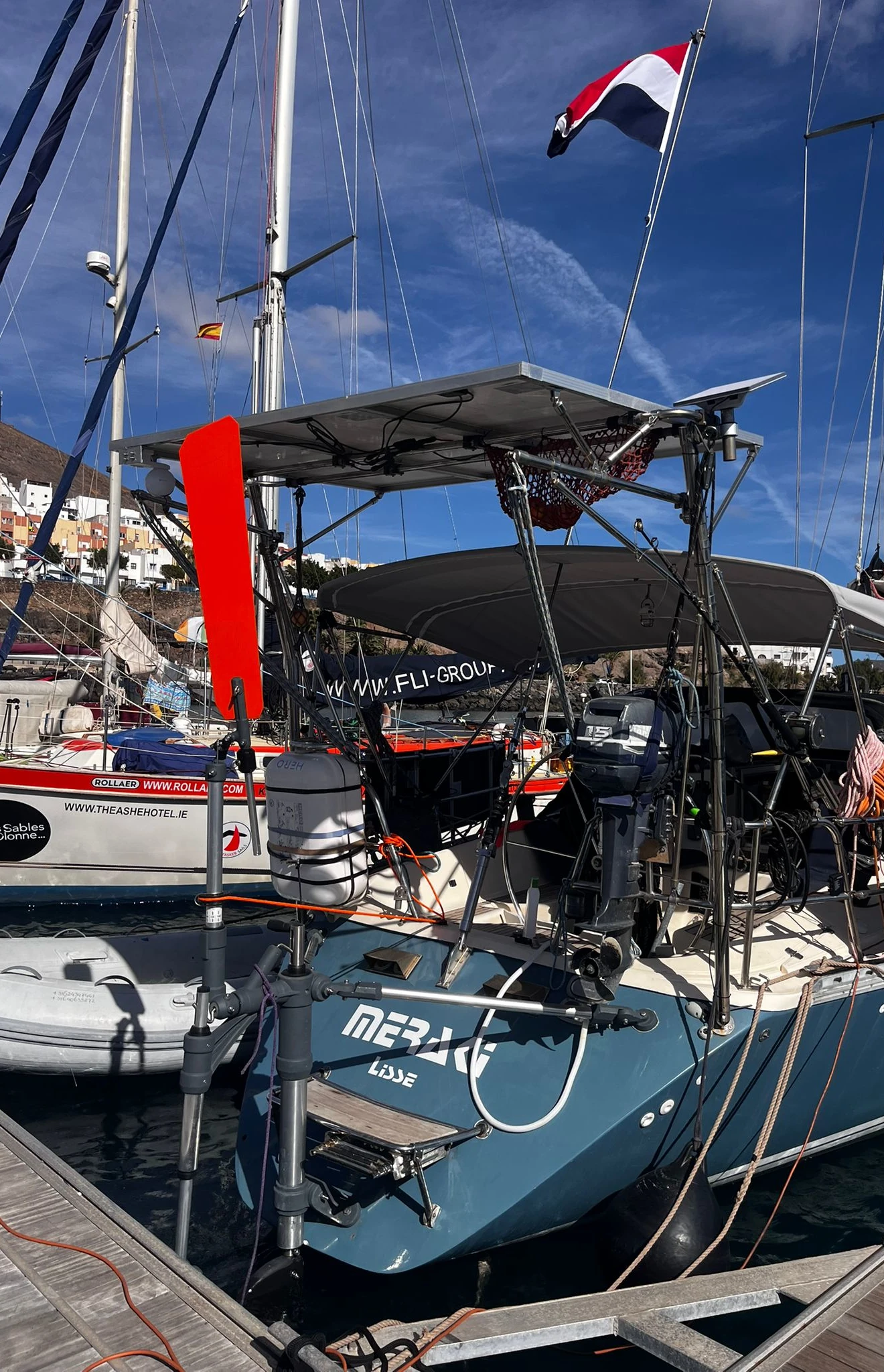 Sailboat perfectly trimmed and balanced for windvane self-steering